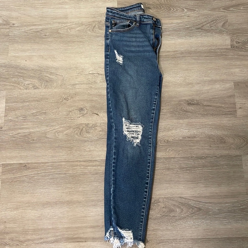 Distressed Medium Washed KANCAN Jeans. Size 11